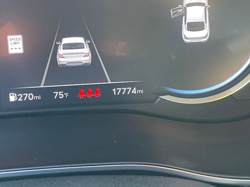 Used 2025 Genesis G70 2.5T RWD image 42