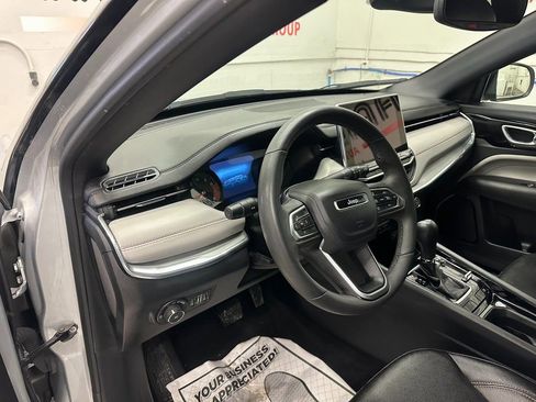 Certified 2024 Jeep Compass Limited image 19