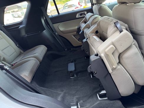 Used 2014 Ford Explorer XLT FWD image 38