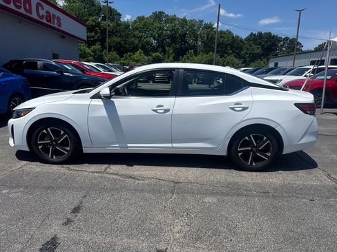 Used 2024 Nissan Sentra SV FWD image 3