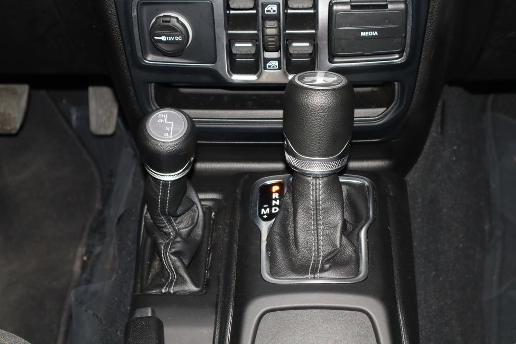 Used 2025 Jeep Wrangler Unlimited Sport AWD/4WD image 27