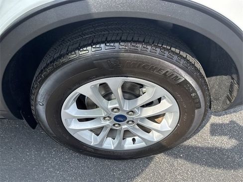 Used 2021 Ford Escape SE image 12