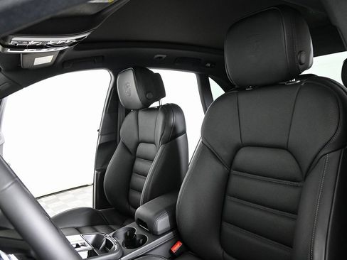 New 2025 Porsche Macan image 5