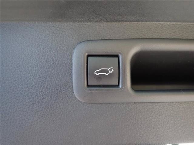 Certified 2026 Toyota Highlander Limited AWD/4WD image 9