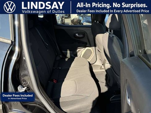Used 2016 Jeep Renegade Latitude w/ Cold Weather Group FWD image 13