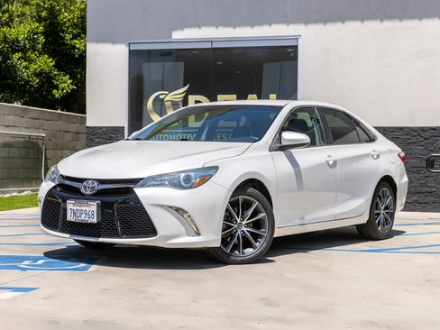 Used 2015 Toyota Camry XSE FWD image 5