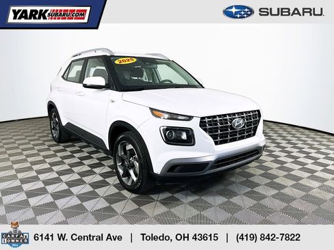 Used 2025 Hyundai Venue SEL image 1