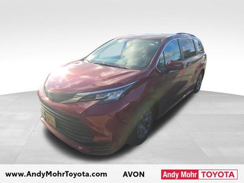 Used 2022 Toyota Sienna LE w/ LE Plus Package AWD/4WD image 3