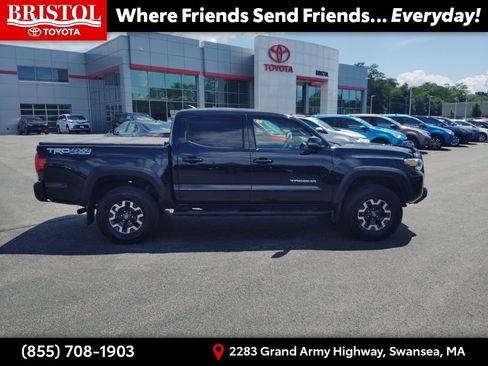 Used 2018 Toyota Tacoma TRD Off-Road w/ Technology Package AWD/4WD image 8