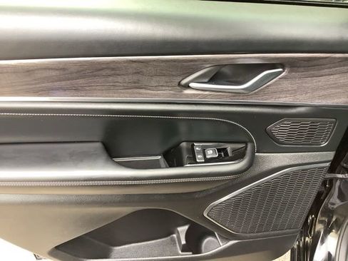 Used 2023 Jeep Grand Cherokee L Overland image 12