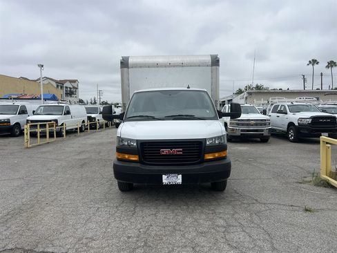 Used 2022 GMC Savana 3500 Extended w/ Power Convenience Package RWD image 5