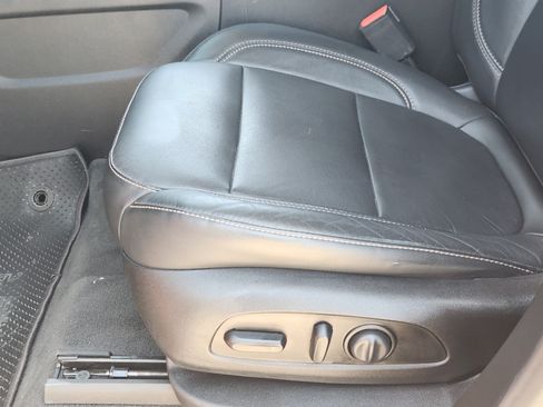 Used 2019 Chevrolet Traverse LT w/ LT Premium Package FWD image 25