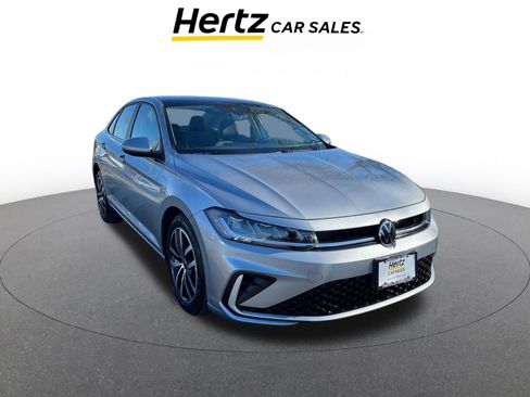 Used 2025 Volkswagen Jetta SE image 1