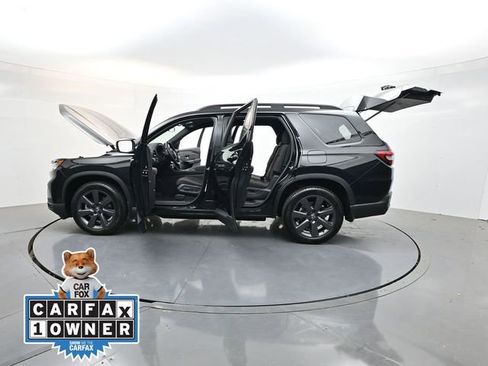 Used 2025 Honda Pilot Sport image 38