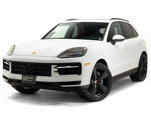 Used 2025 Porsche Cayenne image 1