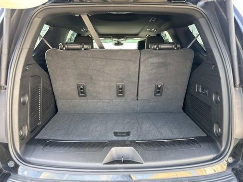 Used 2022 GMC Yukon SLT w/ SLT Premium Package image 13