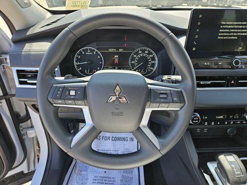 New 2026 Mitsubishi Outlander ES AWD/4WD image 14