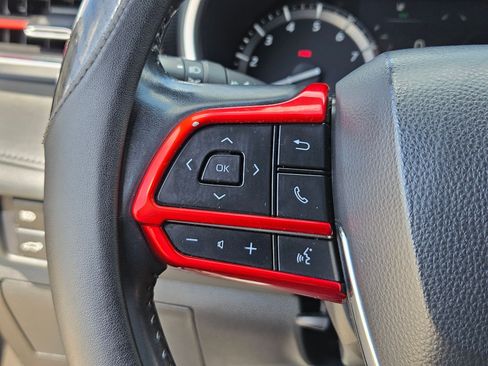 Used 2021 Toyota Highlander XSE FWD image 17