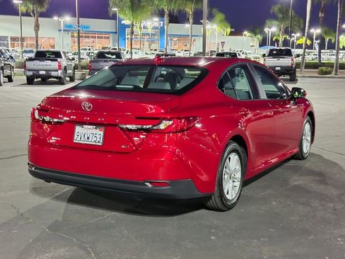 Used 2025 Toyota Camry LE image 5