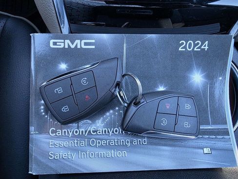 Used 2024 GMC Canyon Denali AWD/4WD image 30