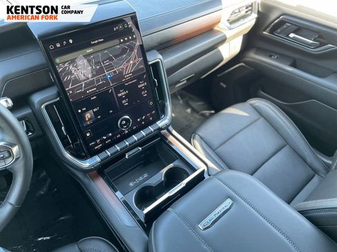 Used 2025 GMC Yukon XL Denali w/ Advanced Technology Package AWD/4WD image 31