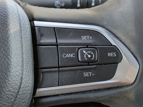 Used 2025 Jeep Compass Latitude image 26