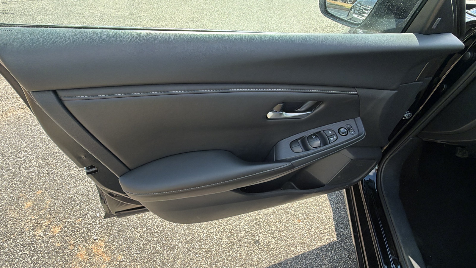 Used 2025 Nissan Sentra SV FWD image 14