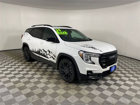 Used 2024 GMC Terrain SLT w/ Infotainment Package II image 17