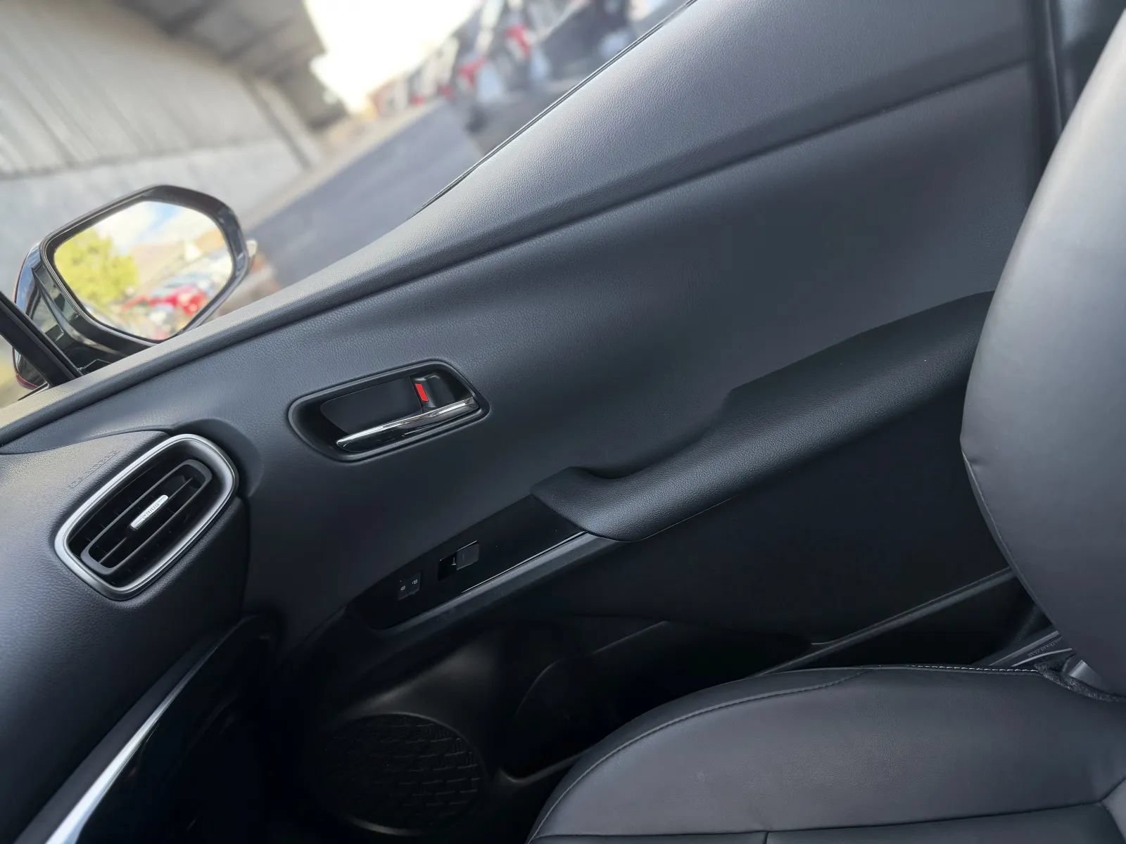 Used 2020 Toyota Prius Prime XLE FWD image 34