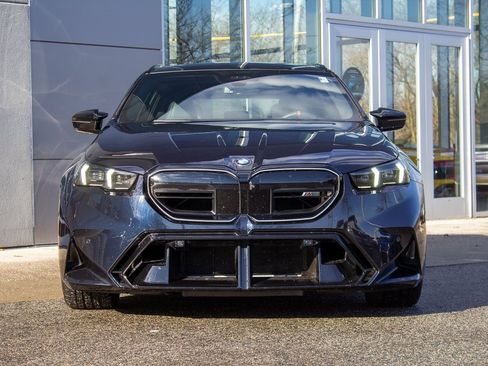 Used 2025 BMW M5 Touring image 2