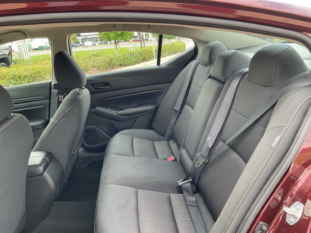 Used 2024 Nissan Altima 2.5 SV FWD image 13