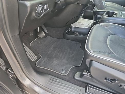 Used 2020 Chrysler Pacifica Limited w/ Advanced Safetytec Group image 38