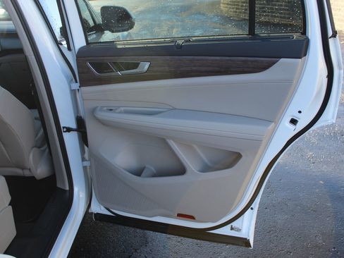 Used 2025 Volkswagen Atlas SEL Premium R-Line image 13