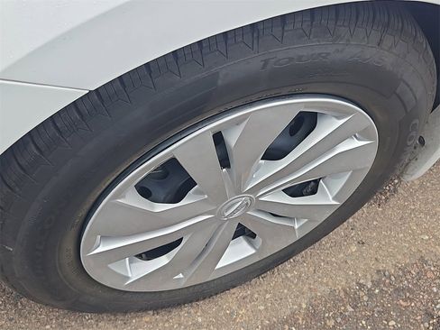 Used 2024 Nissan Versa S w/ Trunk Package image 14