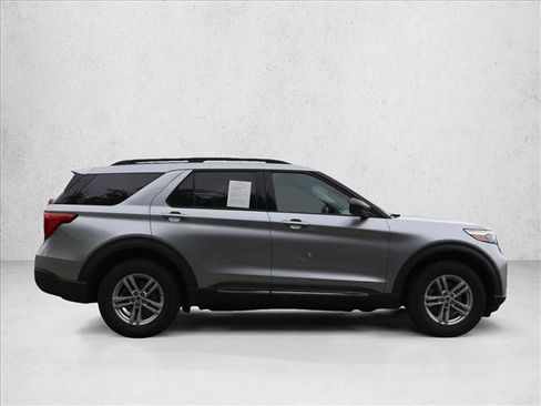 Used 2022 Ford Explorer XLT w/ Class IV Trailer Tow Package AWD/4WD image 4
