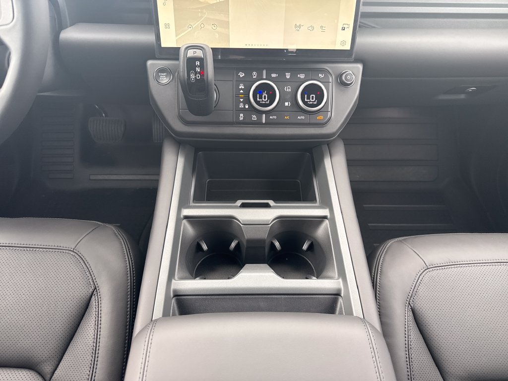 New 2026 Land Rover Defender 110 X-Dynamic SE AWD/4WD image 22