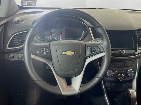 Used 2019 Chevrolet Trax LT w/ LT Convenience Package image 9