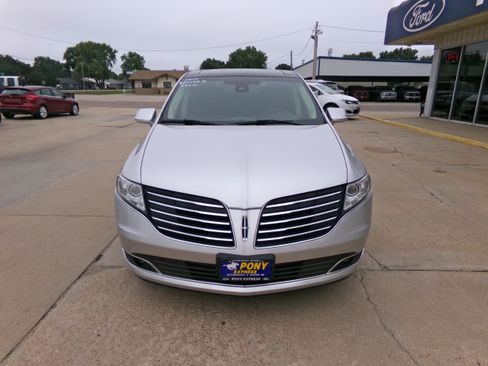 Used 2019 Lincoln MKT AWD image 8