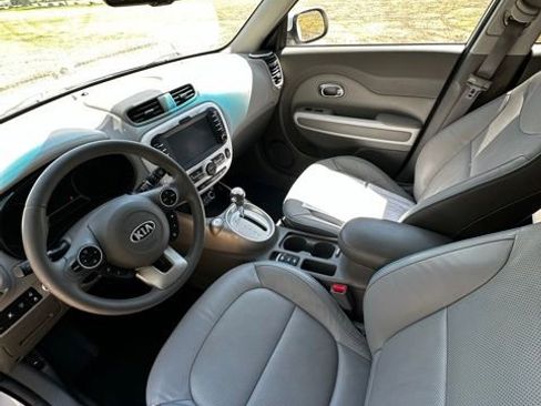 Used 2016 Kia Soul EV + w/ Sun & Fun Package FWD image 11