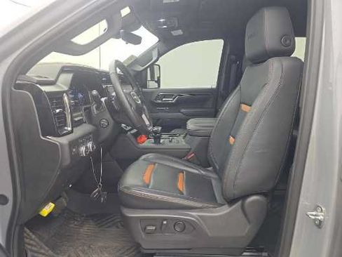 Used 2024 GMC Sierra 1500 AT4 w/ Technology Package AWD/4WD image 2