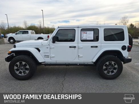 Used 2019 Jeep Wrangler Unlimited Sahara image 2