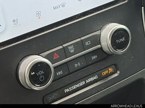 Used 2024 Ford Edge Titanium image 14