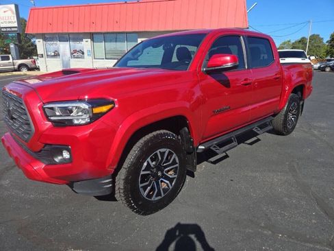 Used 2022 Toyota Tacoma TRD Sport w/ Technology Package image 3