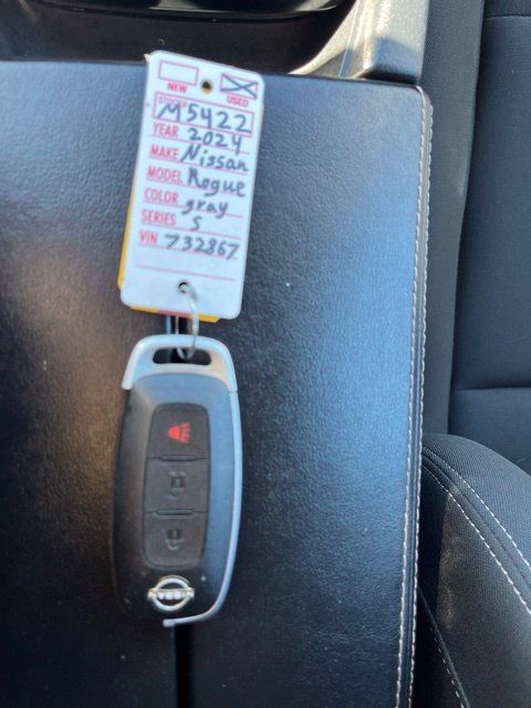 Used 2024 Nissan Rogue S AWD/4WD image 45