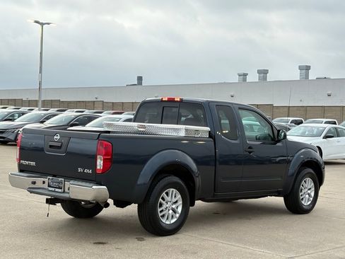 Used 2016 Nissan Frontier SV image 7