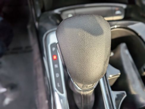 Used 2025 Chevrolet Trax LT w/ LT Convenience Package image 30