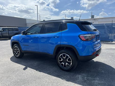 Used 2025 Jeep Compass Trailhawk AWD/4WD image 6