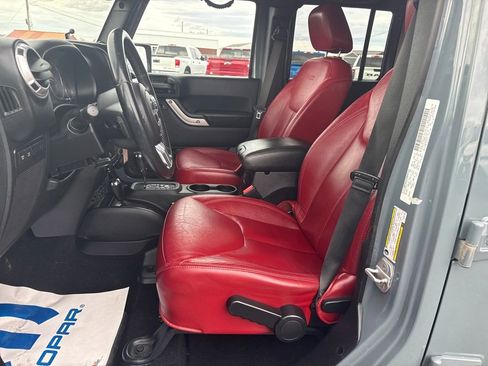 Used 2013 Jeep Wrangler Unlimited Rubicon image 18