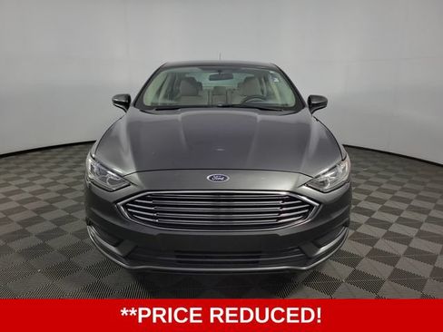 Used 2017 Ford Fusion SE FWD image 2