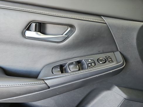 Used 2022 Nissan Sentra SV FWD image 7